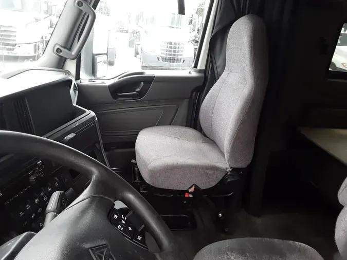 2020 NAVISTAR INTERNATIONAL LT625 SLPR CAB