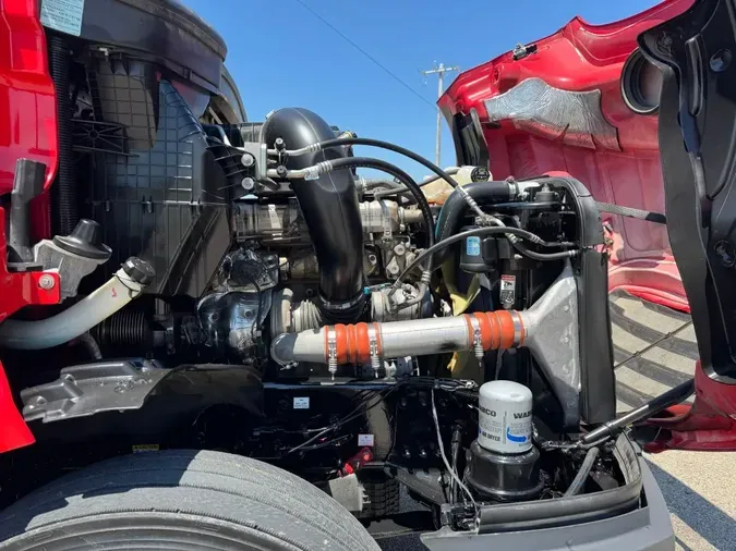 2023 FREIGHTLINER Cascadia 126