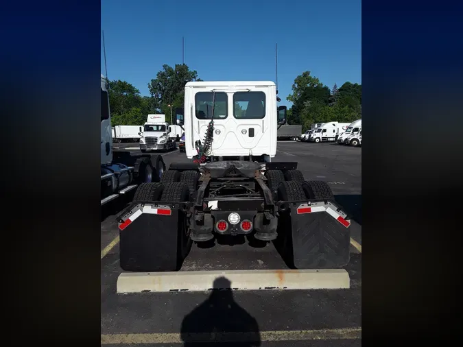 2016 FREIGHTLINER/MERCEDES CASCADIA 125