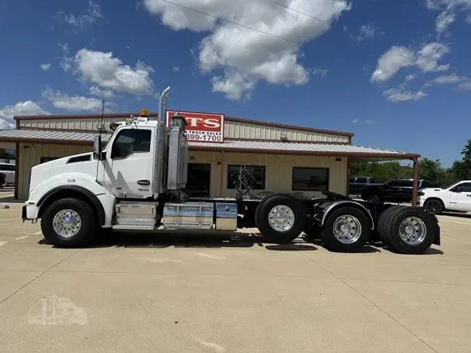 2022 KENWORTH T880