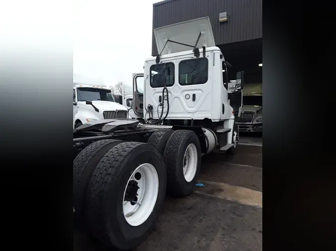 2018 FREIGHTLINER/MERCEDES CASCADIA 125