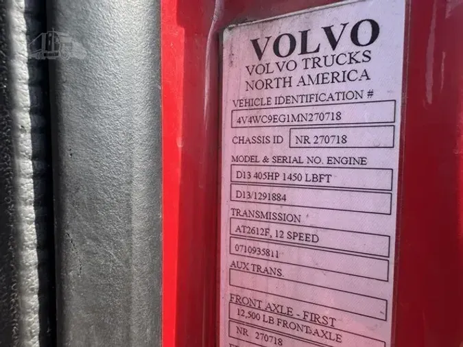 2021 VOLVO VNR64T300