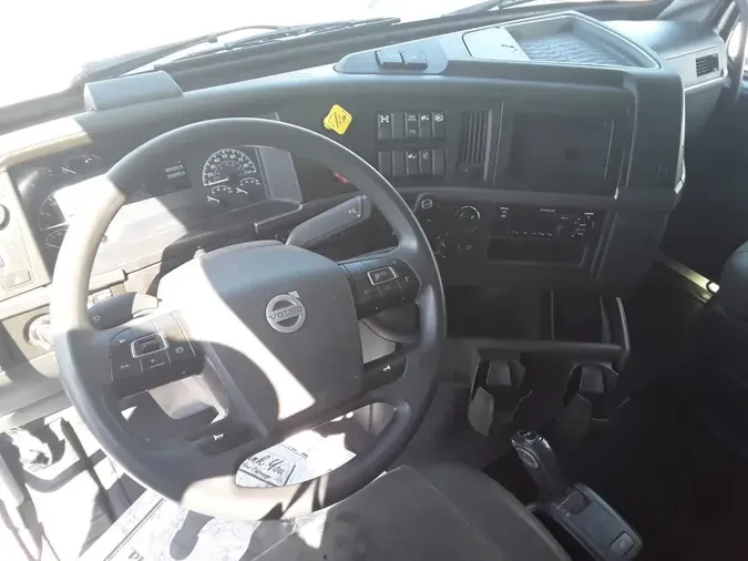 2020 VOLVO VNR64T-640