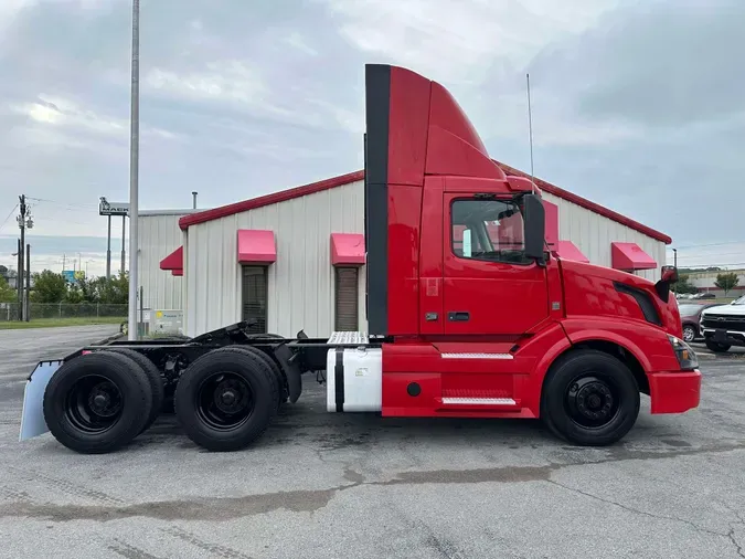 2018 VOLVO VNL64T300