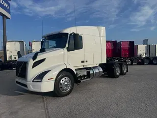 2020 VOLVO VNR64T640