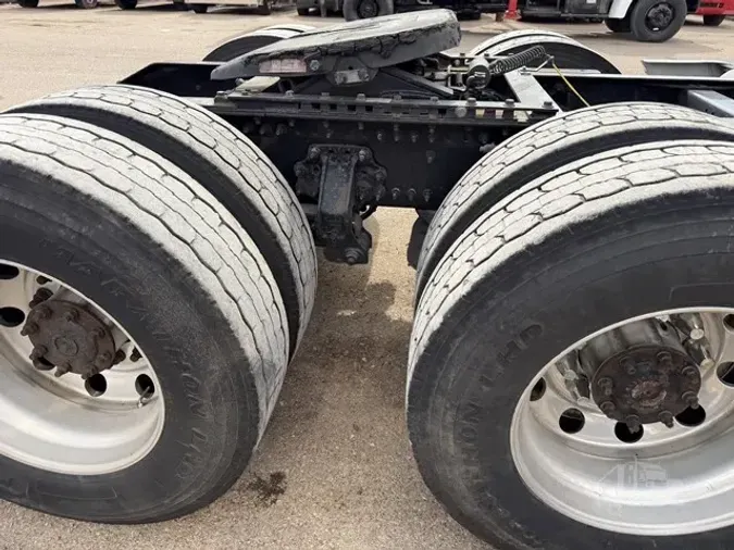 2015 VOLVO VNL64T670