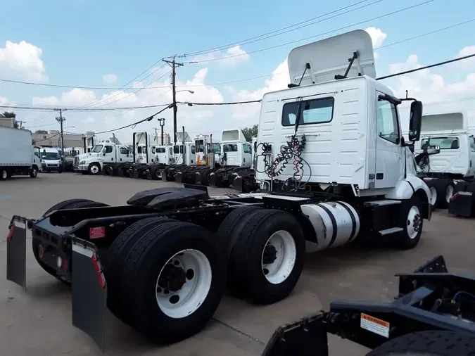 2019 VOLVO VNL64T-300