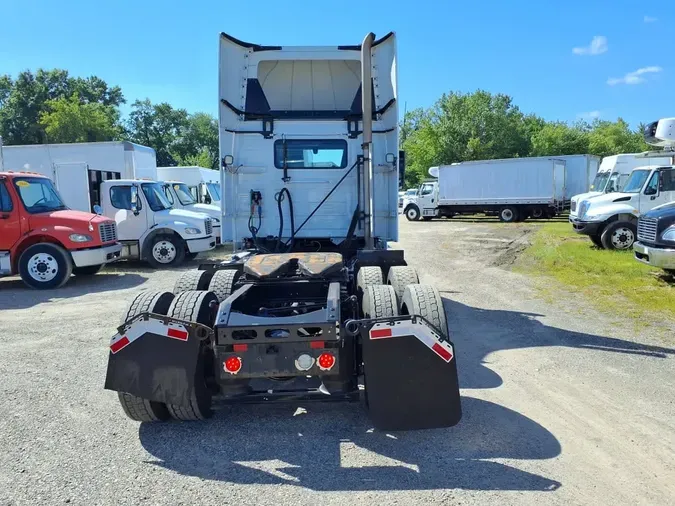 2019 VOLVO VNL64T-300