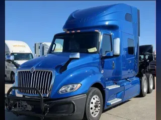 2022 INTERNATIONAL LT