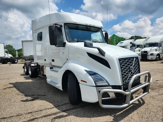 2022 VOLVO VNL64T740