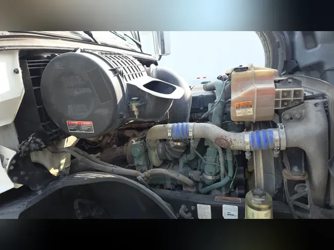2019 Volvo VNL300
