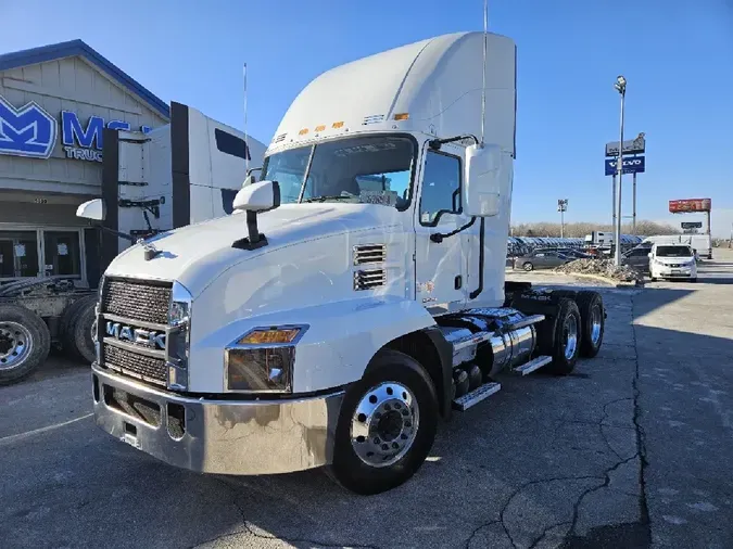 2022 MACK AN64T