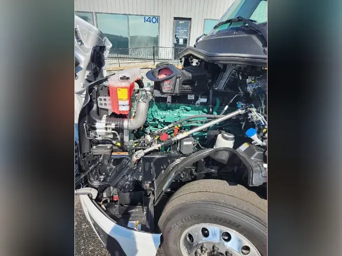 2026 VOLVO VNL64T860