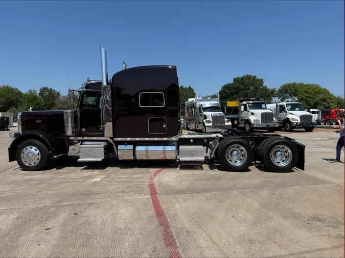 2022 Peterbilt 389