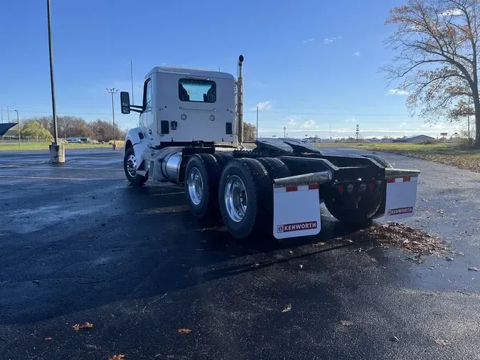 2025 Kenworth T880