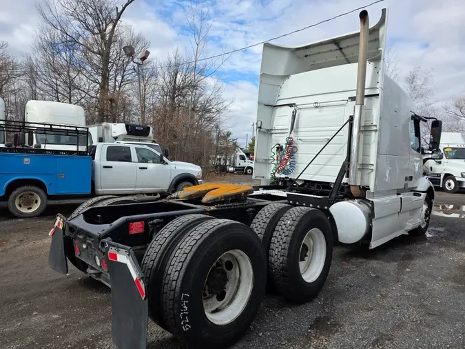 2019 VOLVO VNR64T-640