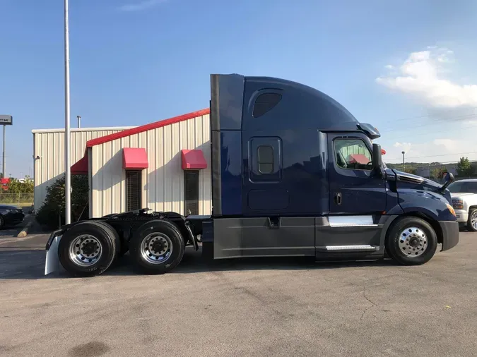 2019 FREIGHTLINER CASCADIA 126