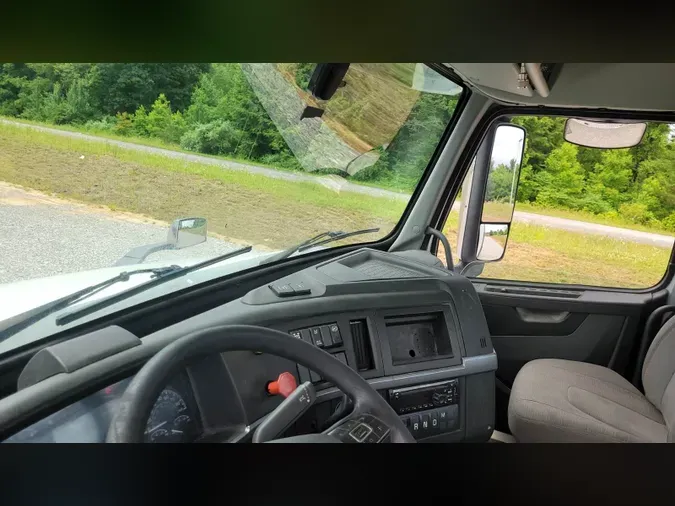 2019 Volvo VNL300