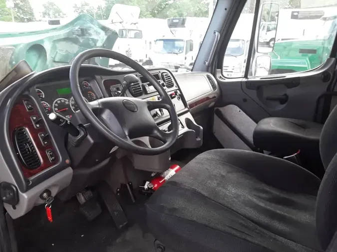 2016 FREIGHTLINER M2 106