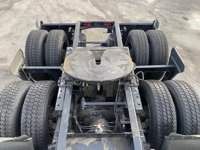 2023 Volvo VNR64T400