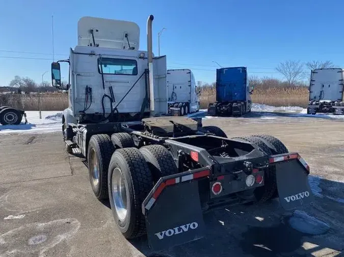 2021 Volvo VNL64T300