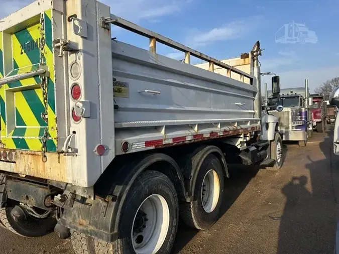 2004 INTERNATIONAL WORKSTAR 7500