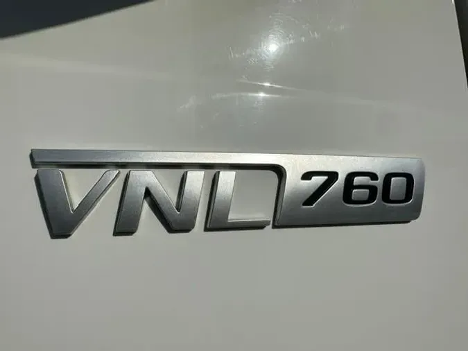 2022 Volvo VNL64T760