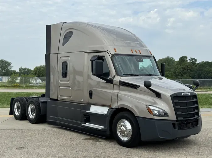 2022 FREIGHTLINER Cascadia 126