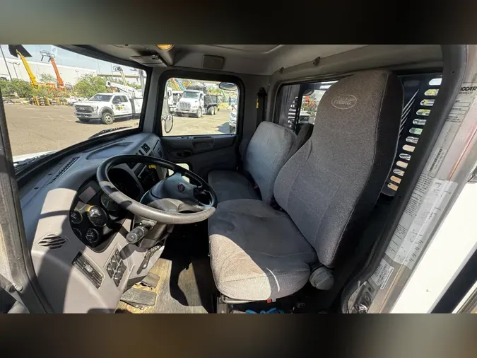 2019 Peterbilt 330