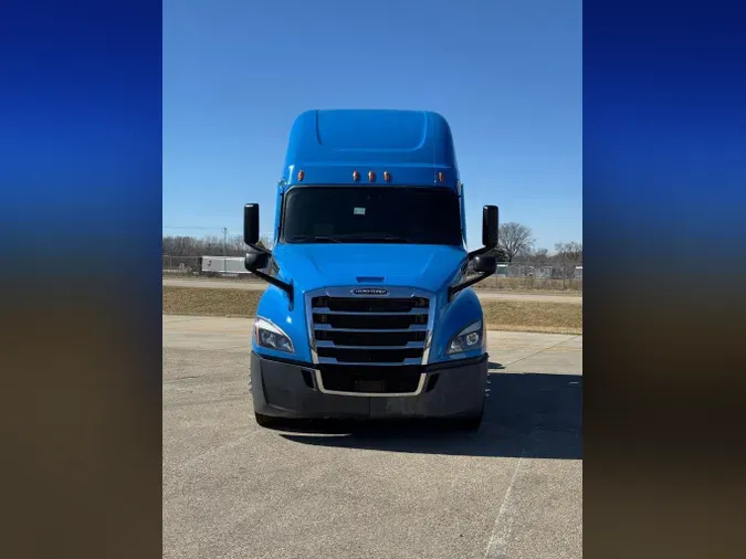 2022 FREIGHTLINER Cascadia 126