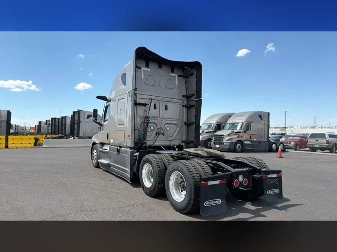 2025 Freightliner Cascadia 126