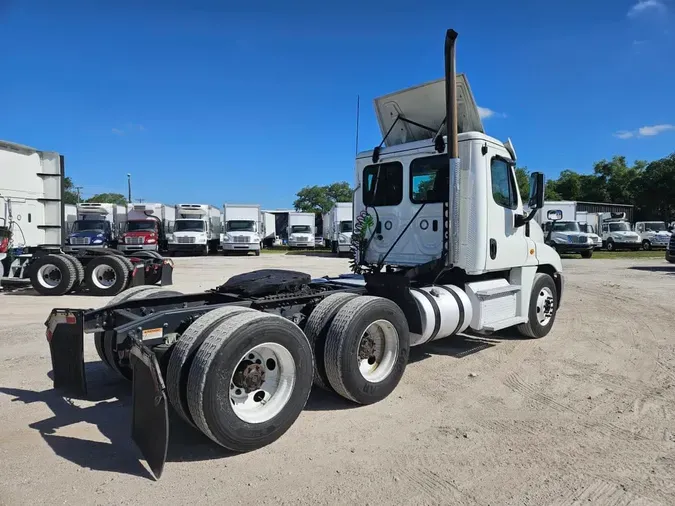 2019 FREIGHTLINER/MERCEDES CASCADIA 1250d9f9efbfd6a6ad569c54a8309acd29e