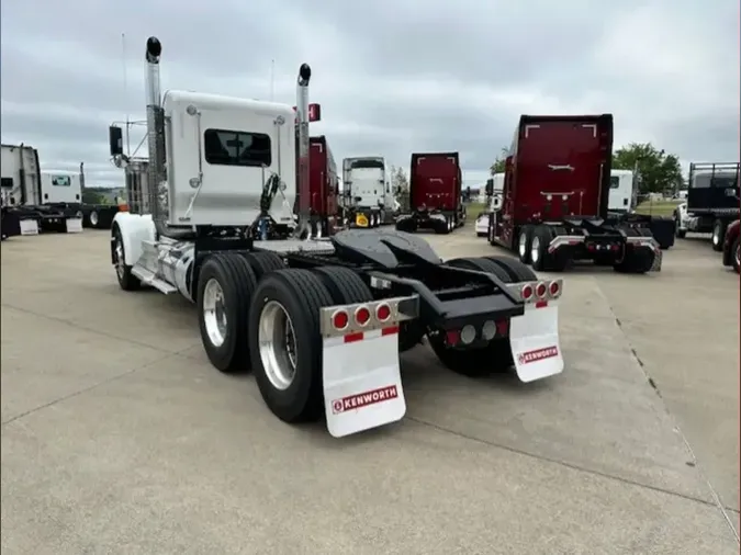 2025 Kenworth W900L