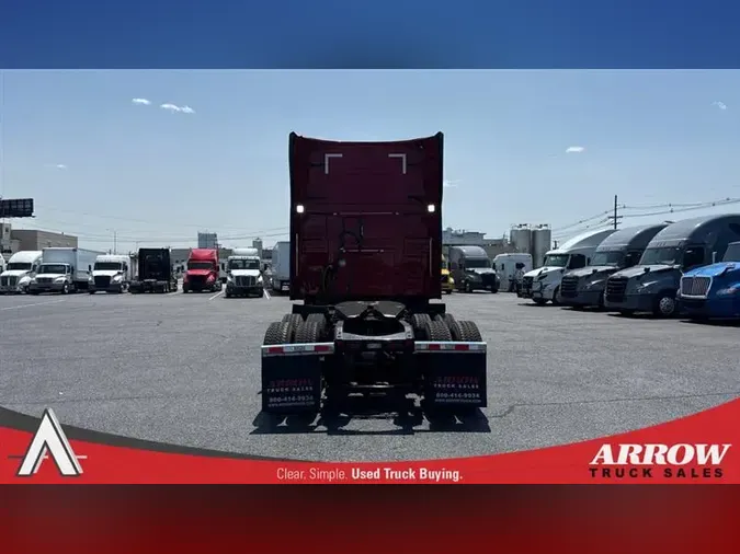 2021 VOLVO VNL760