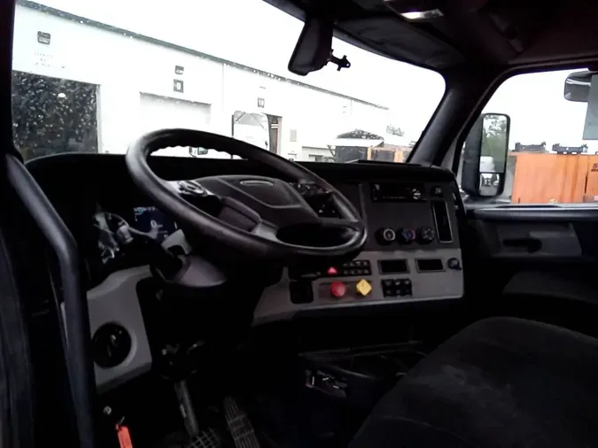 2020 Freightliner Cascadia 126