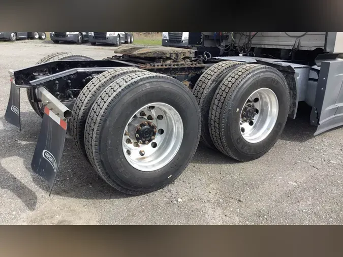 2021 Freightliner Cascadia 126
