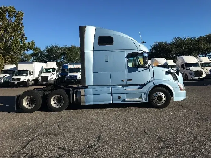 2017 Volvo VNL64670