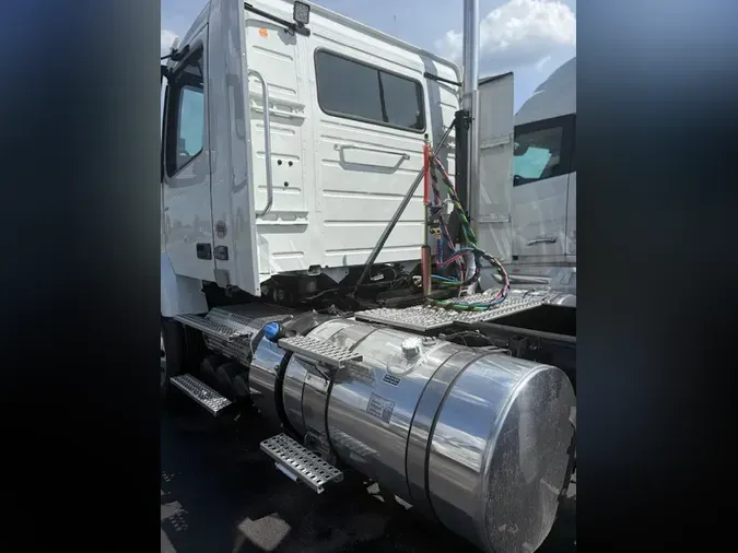 2026 VOLVO TRUCK VNR64T300