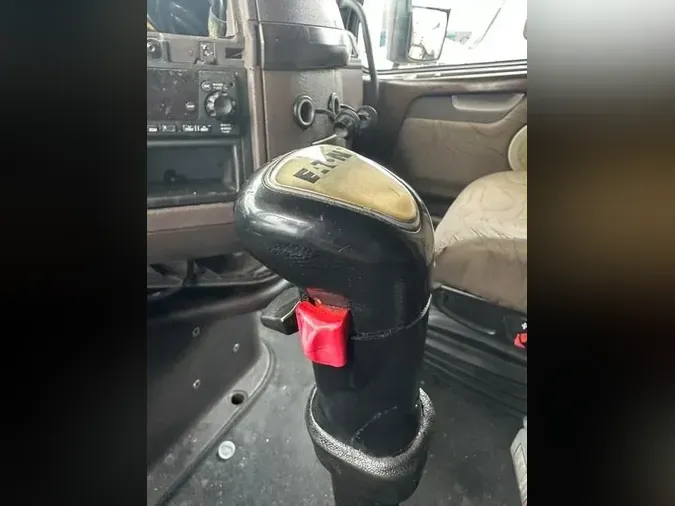 2015 Volvo VNL780