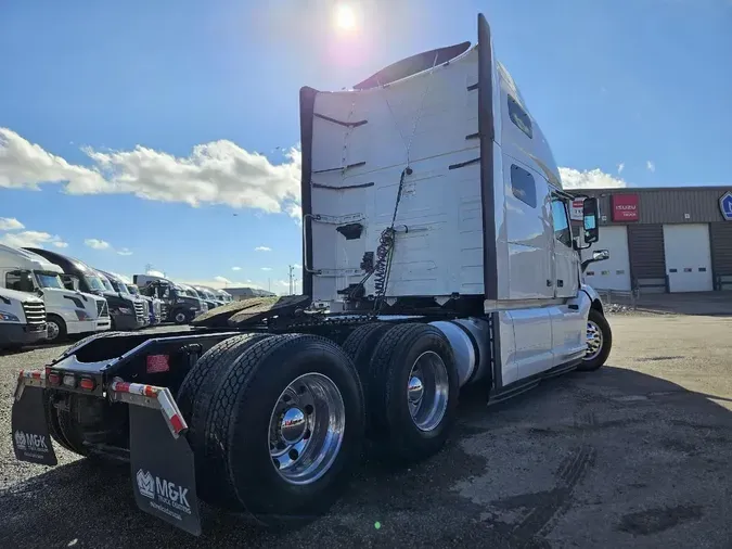 2022 VOLVO VNL64T760