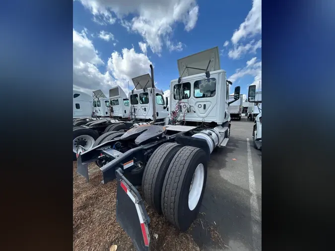 2020 FREIGHTLINER NEW CASCADIA 116