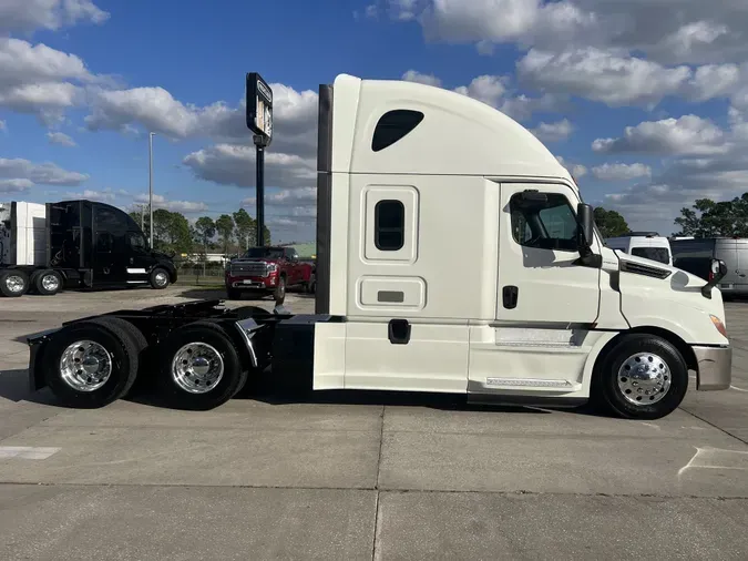 2020 Freightliner Cascadia 126