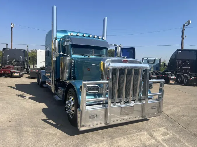 2023 Peterbilt 389