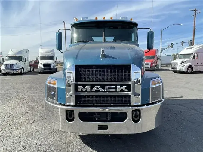 2021 MACK AN64T