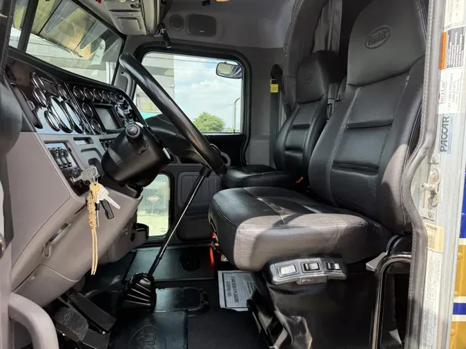 2022 Peterbilt 389