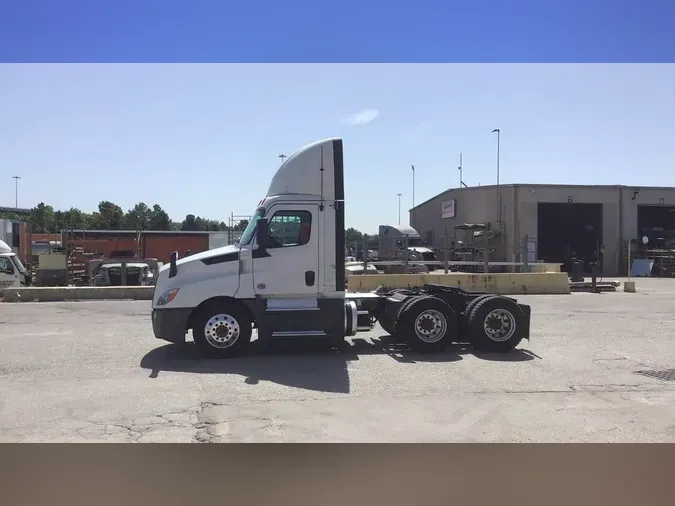 2020 Freightliner Cascadia 126