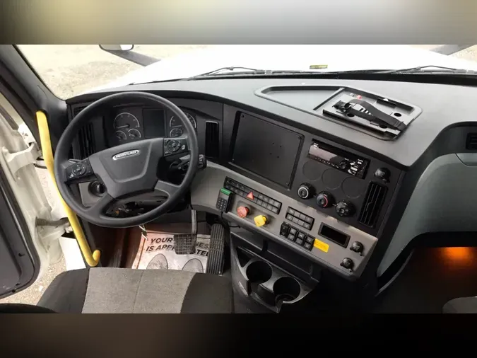 2022 Freightliner Cascadia 1260dc08e50b11ceaef44c68f0c0c759e38