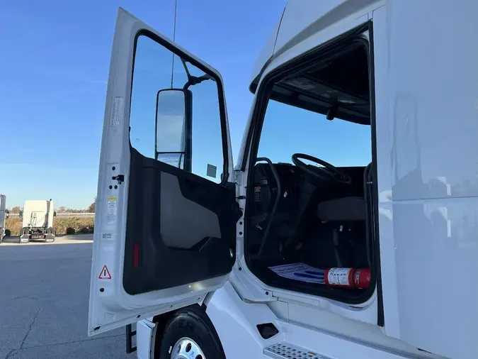 2024 VOLVO VNL64T860