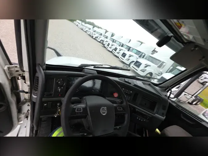 2019 Volvo VNL300