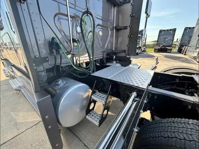 2023 Freightliner Cascadia 126